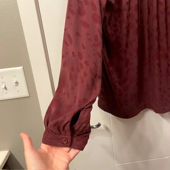 Evereve Cloth & Stone Leopard Print Button Up Blouse Maroon Size Medium V-Neck - Picture 12 of 16